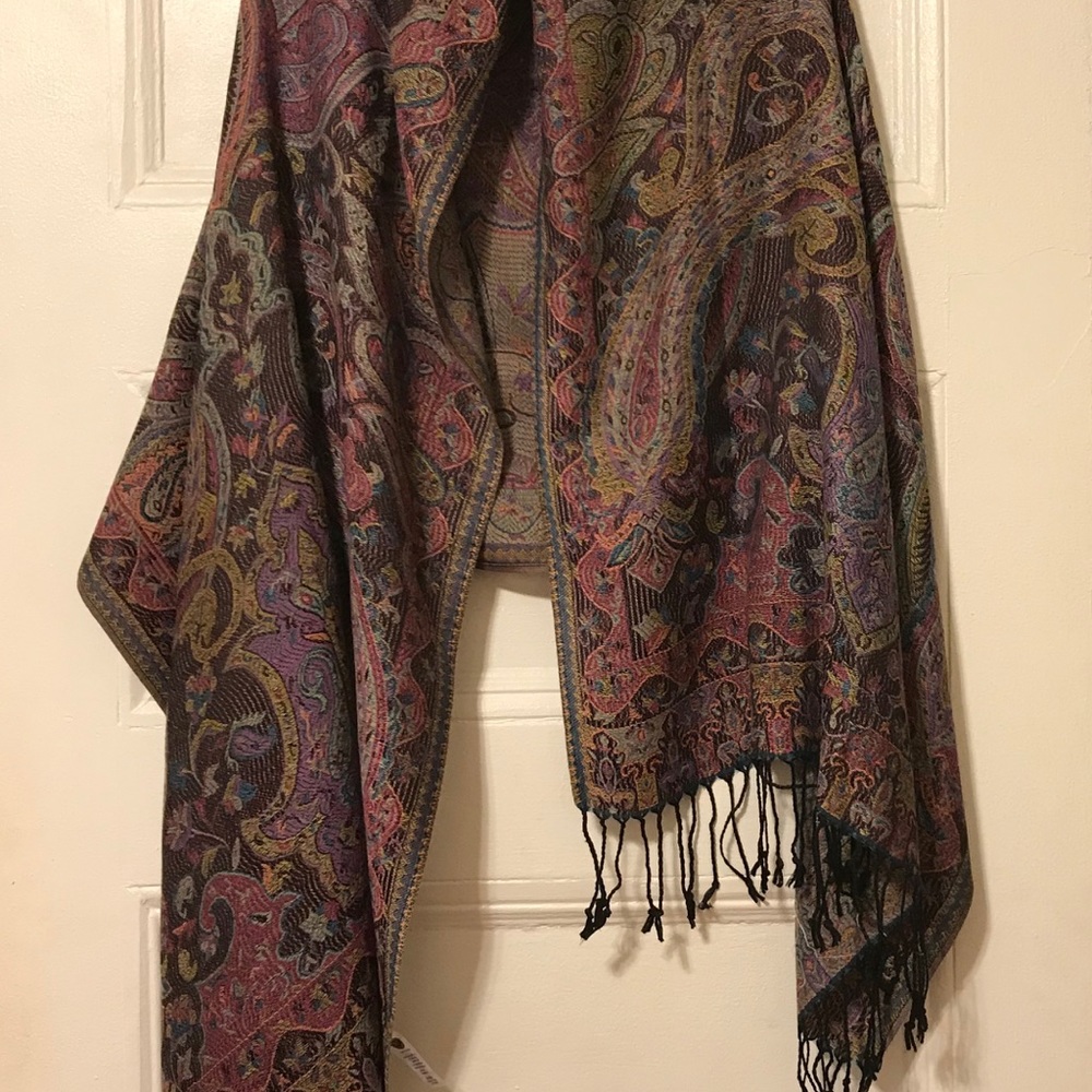 NWOT. Modern Expressions Multicolor Paisley scarf. - Picture 5 of 9